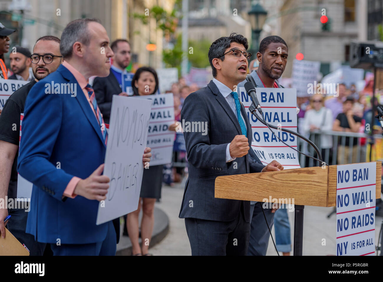 New York, United States. 26th June, 2018. NYC Councilmembers Treyger, Menchaca and Williams - Over a thousand New Yorkers and immigration rights community organizations gathered at Foley Square in lower Manhattan on June 26, 2018, to rally against the Supreme Court decision announced this morning to uphold the Muslim Ban. The Asian American Federation is calling on its member agencies, advocates and community leaders, allies, and elected officials to stand together in solidarity. Credit: Erik McGregor/Pacific Press/Alamy Live News Stock Photo