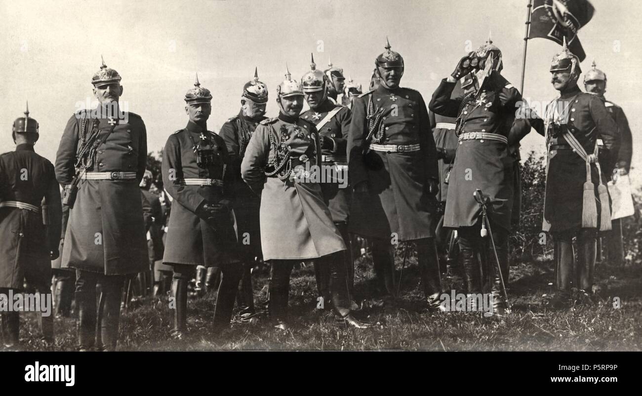 Guerra mundial 1914-1918. El kaiser Guillermo II y su estado mayor alemán en el frente. Año 1914. Stock Photo