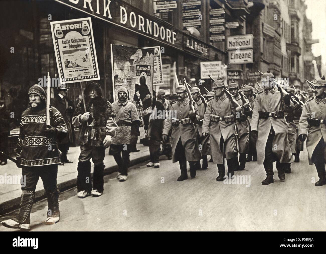 Guerra mundial 1914-1918. Regimiento de infantería alemán desfilando por las calles de Leipzig. Año 1914. Stock Photo