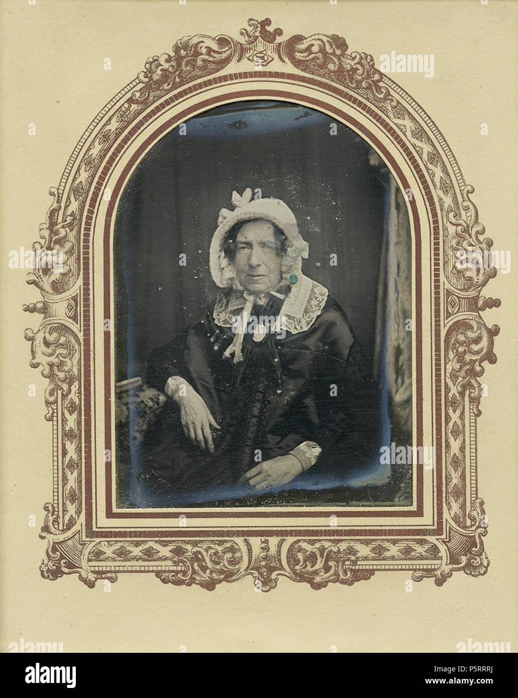 N/A. Portrait of an older woman with bonnet. (Melusine Jeannette Roß).  Circa 1845. Half-plate daguerreotype (image size circa 10,5 x 8 cm, plate  size circa 14,5 x 11 cm). circa 1845. Carl