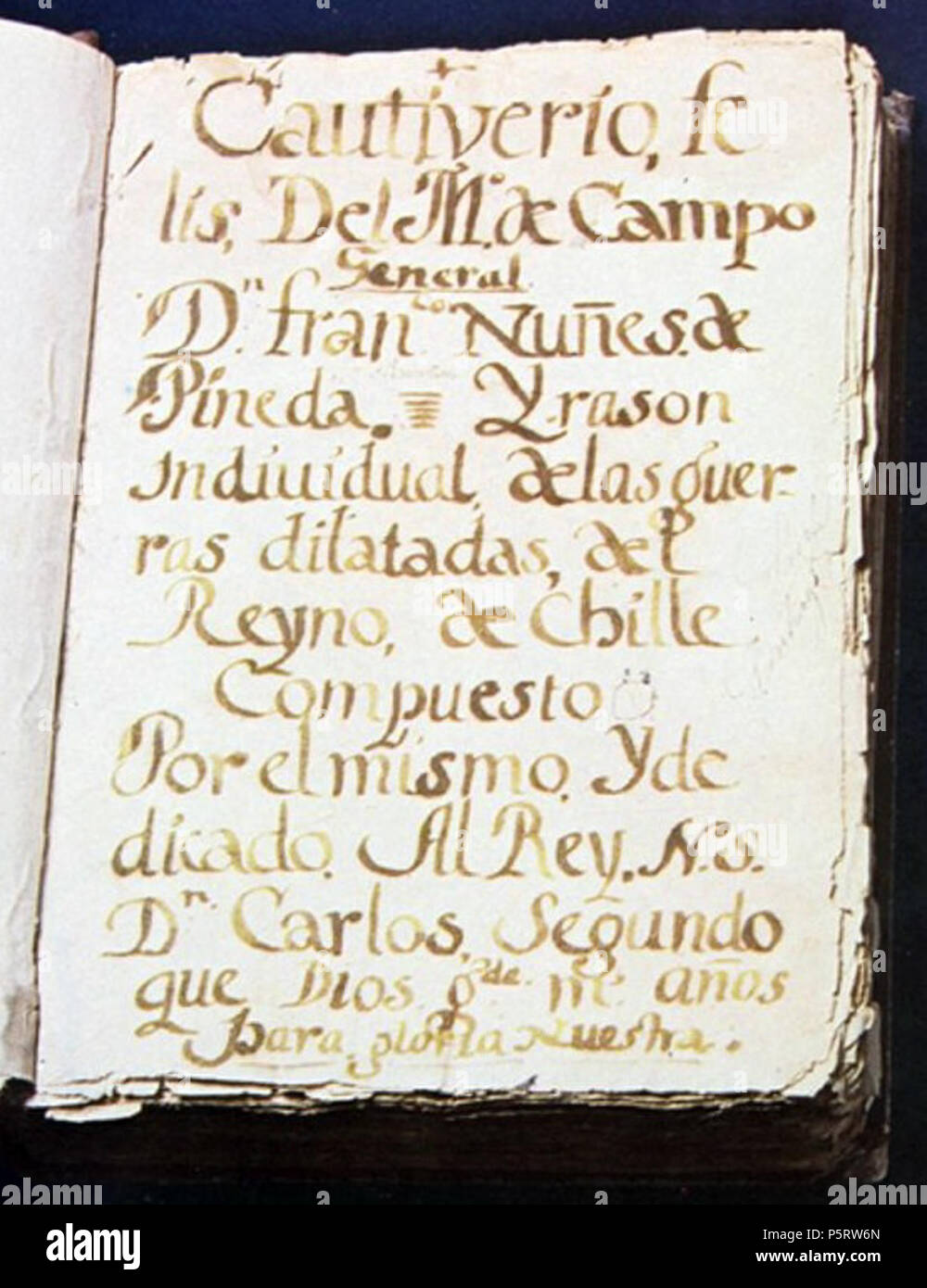 N/A. Español: Obra literaria escrita por Francisco Núñez de Pineda y Bascuñán, durante su cautiverio en manos de los guerreros mapuches, de Chile, en el siglo XVII. En el narra con gran frescura y amena descripción el choque de dos culturas, la mapuche y la hispana. Constituye un testimonio irremplazable de relación intercultural y costumbres indígenas de la época. Escrita en 1673 pero sólo publicada en 1863 en Santiago de Chile. Dedicada al Rey don Carlos II de España. 1673. Francisco Núñez de Pineda y Bascuñán 283 Cautiverio Feliz Stock Photo