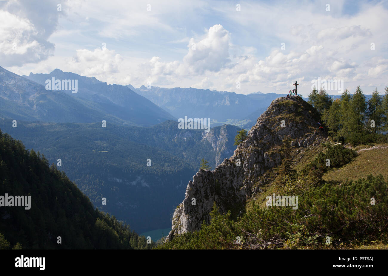 Klettersteig am Jenner im Berchtesgadener Land mit Gipfelkreuz Stock Photo