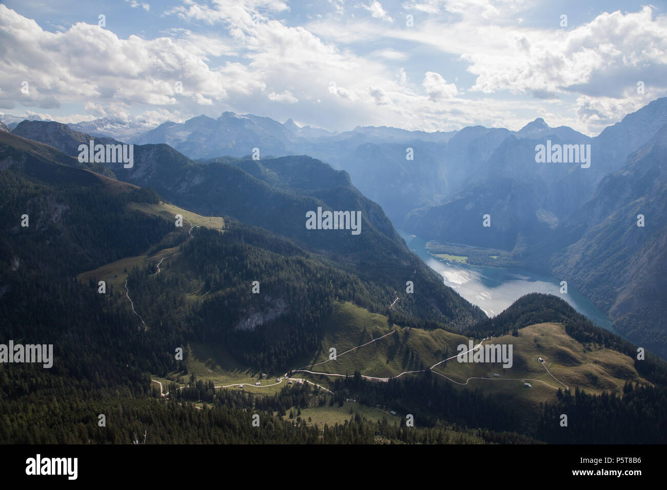 Bergpanorama mit Königssee, Berchtesgadener Land mit Ausblick vom Jenner auf den Watzmann und Königsee Stock Photo