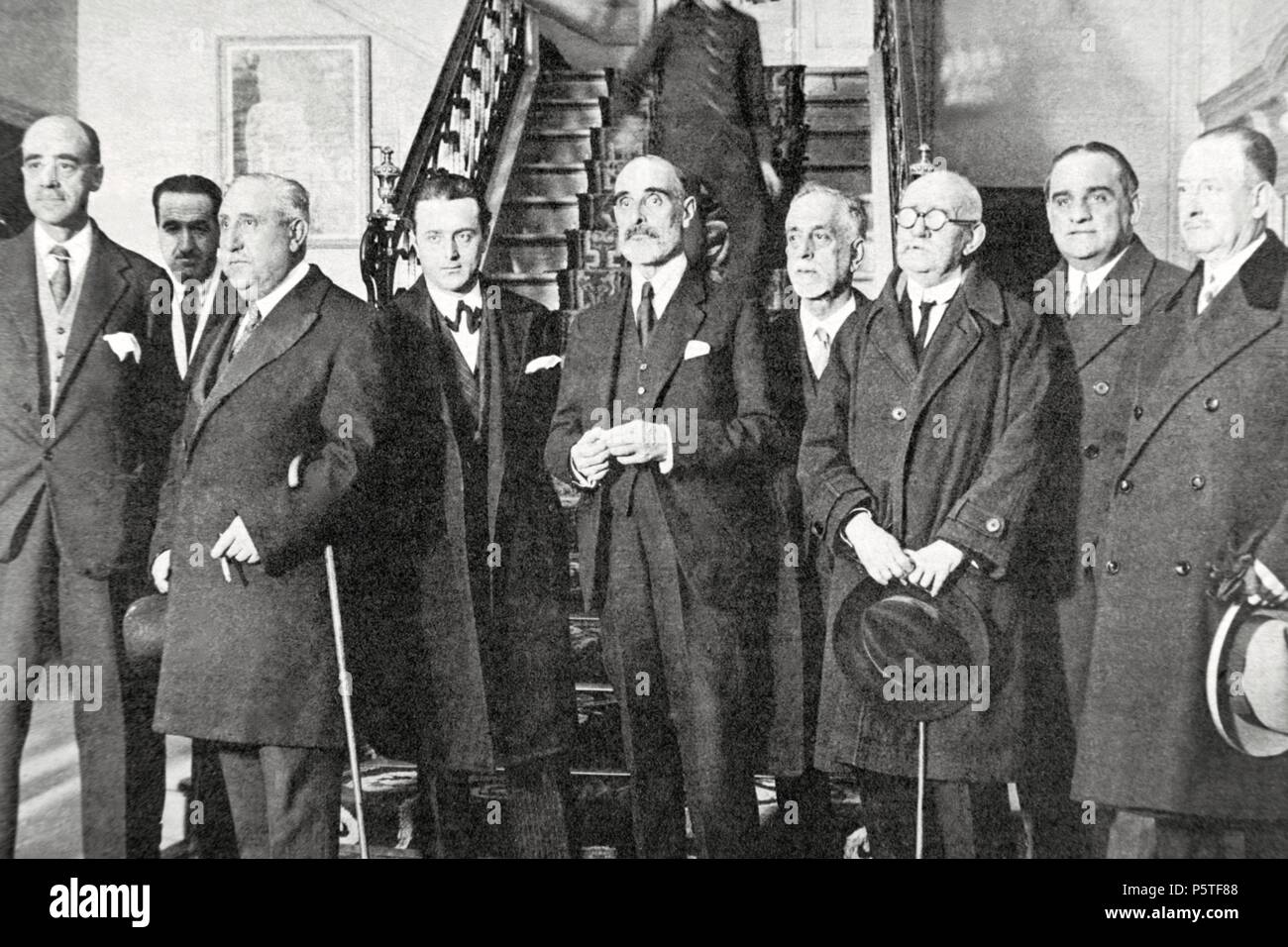 Francisco Cambo (1876-1947). Spanish politician, one of the main drivers of the conservative catalan nationalism. Regionalist League member. Cambo explaining to the reporters the formation of the Centre Party, which he preside. Cambo with the Duke of Maura, Silio, Goicoechea and Pinies, among others. 1930. Stock Photo
