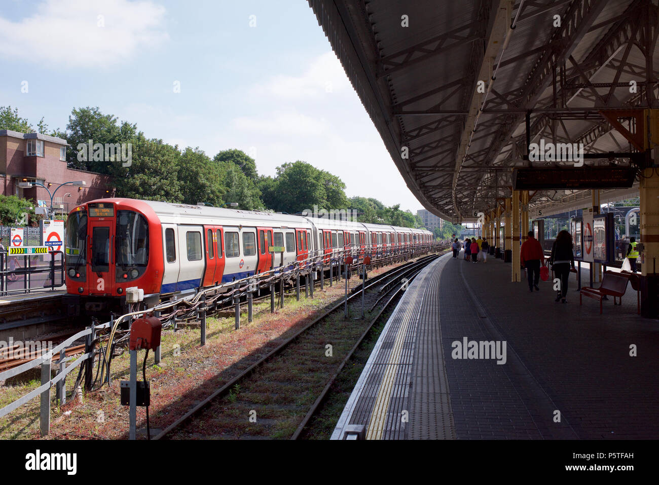 Ealing broadway underground station hires stock photography and images
