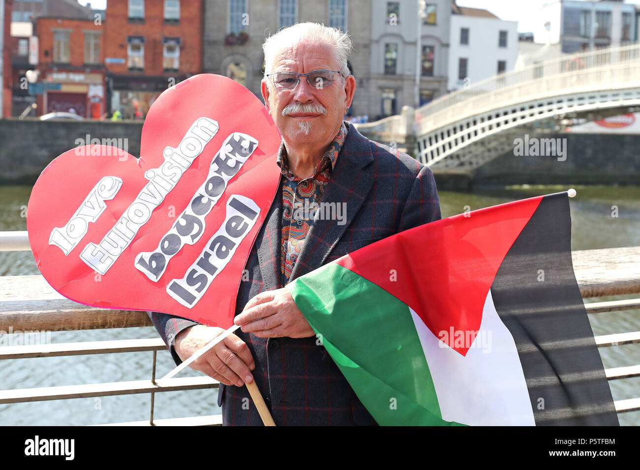 Artist Robert Ballagh joins celebrities and public figures to launch an Irish campaign to boycott Eurovision 2019 at the Ha'penny Bridge in Dublin. Stock Photo