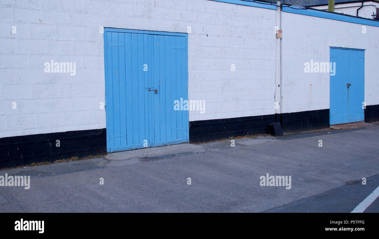 Fishermans lock ups on the harbour side Stock Photo