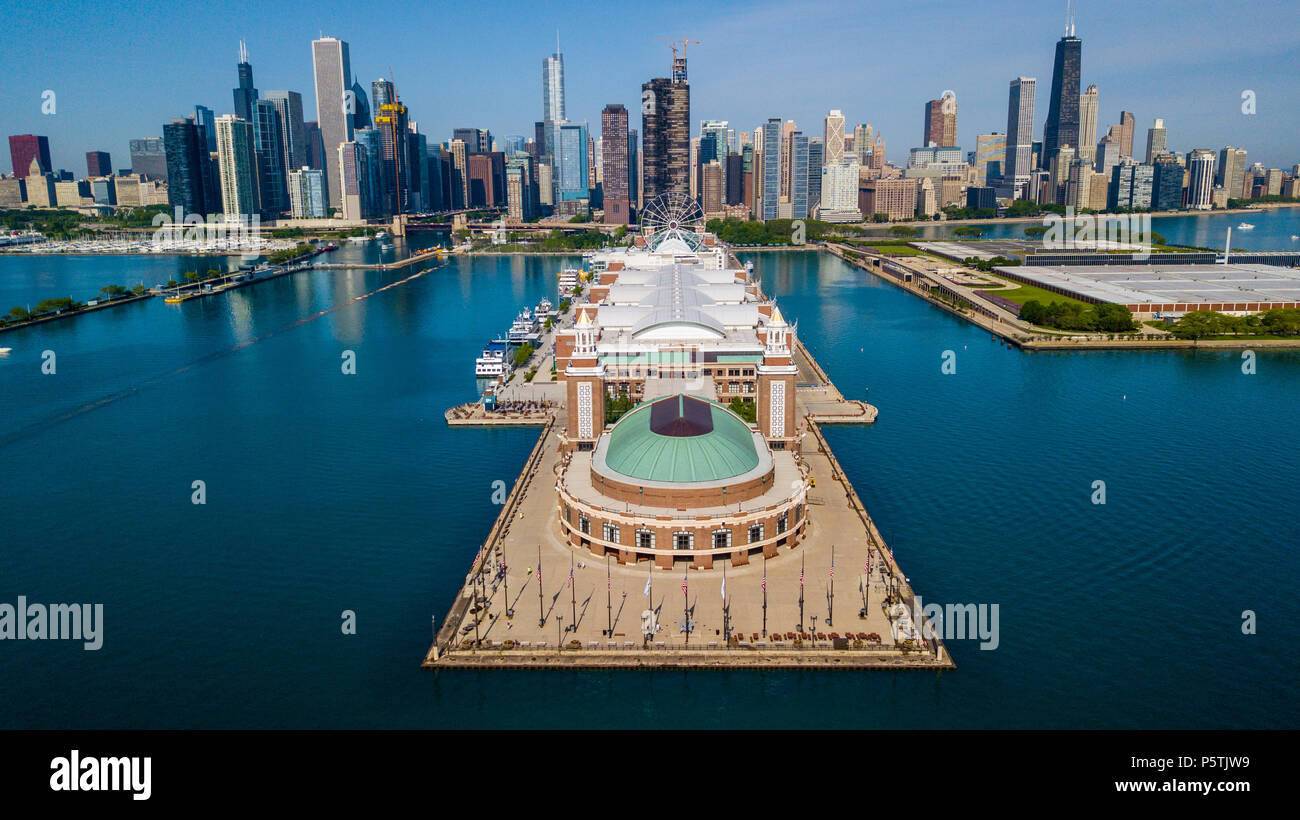 Chicago navy pier skyline hi-res stock photography and images - Alamy