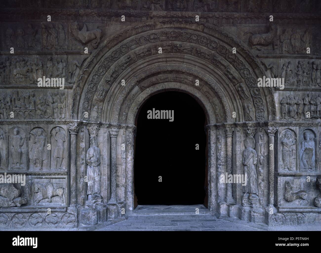 PORTADA ROMANICA DEL MONASTERIO DE SANTA MARIA DE RIPOLL - SIGLO XII ...