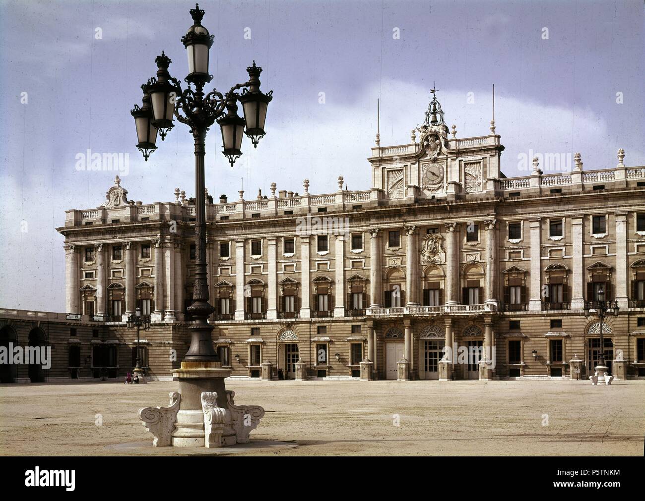 FACHADA MERIDIONAL O DEL PATIO DE ARMAS DEL PALACIO REAL DE MADRID