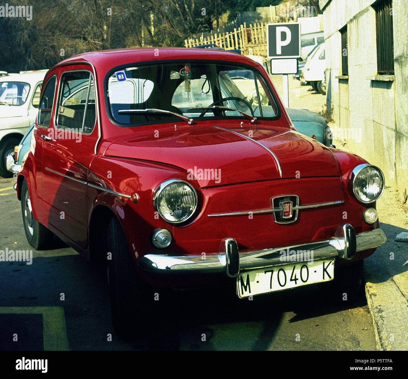 Rojo Seat 600