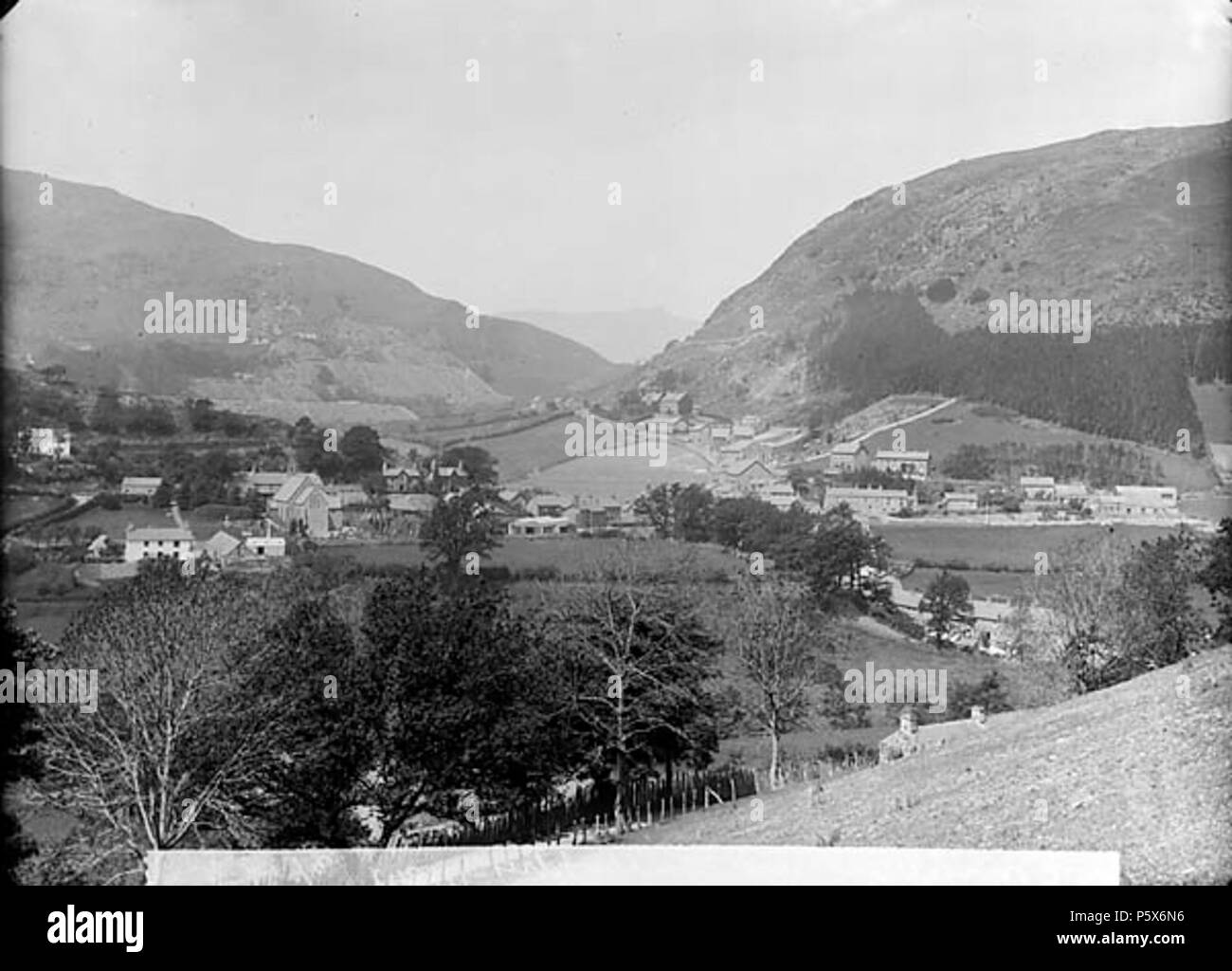 [Corris, with Cadair Idris in the background (1894)] [graphic].. 1 negative : glass, dry plate, b&w ; 12 x 16.5 cm. 1894. Thomas, John, 382 Corris, with Cadair Idris in the background (1894) NLW3362800 Stock Photo