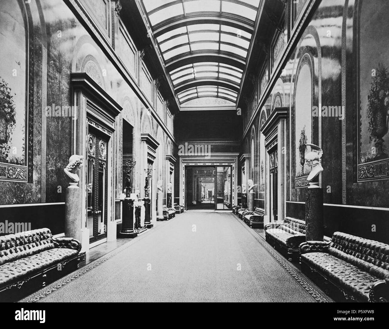 N/A. English: East Gallery . 1873. Hills & Saunders 491 East Gallery, Buckingham Palace, 1873 Stock Photo
