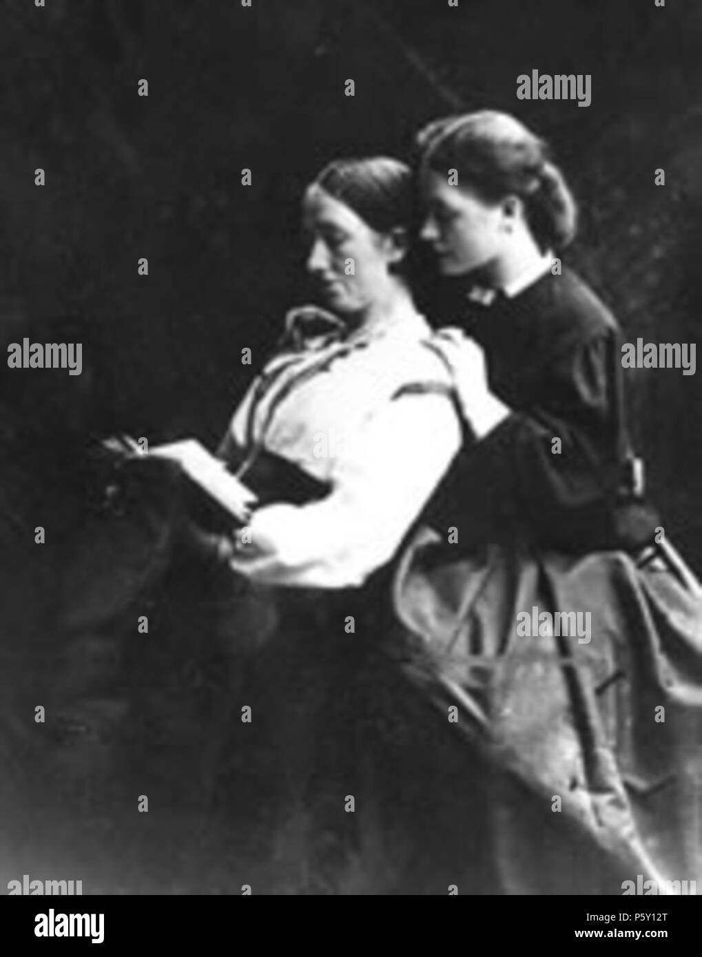 N/A. Ellen Terry (right), with her mother, Sarah, née Ballard. c. early 1860s. Lewis Carroll (1832–1898) 506 Ellen-terry-with-her-mother Stock Photo
