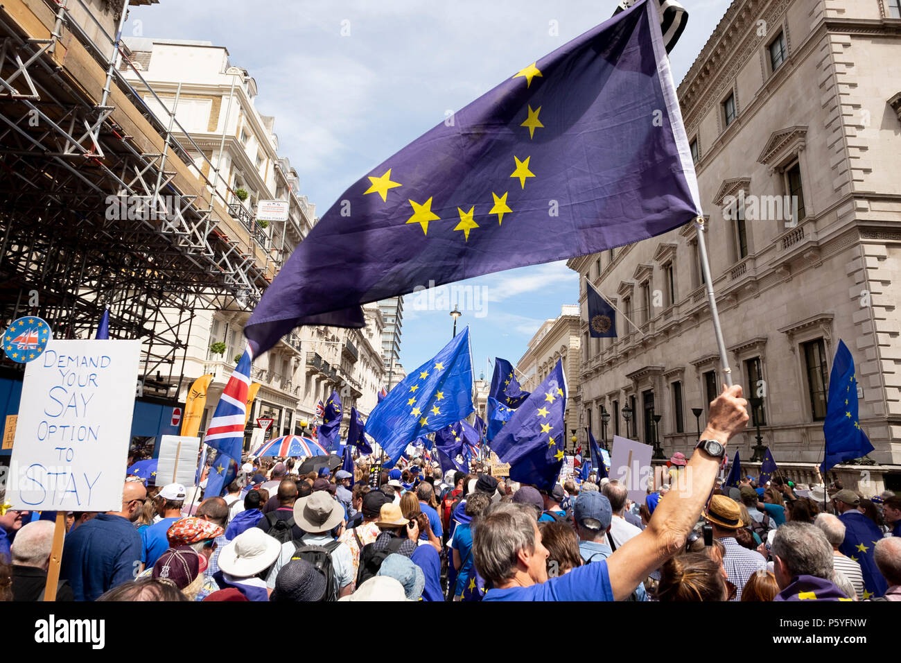 Pall mall flags hi-res stock photography and images - Alamy