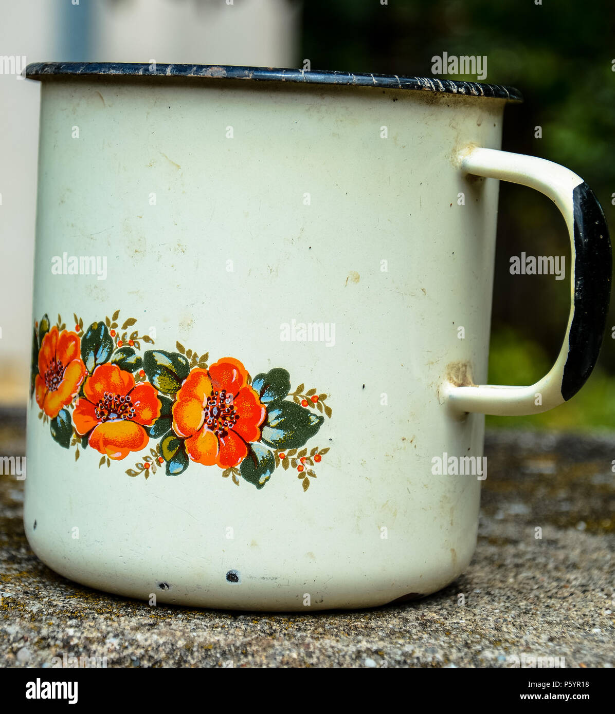 Red Enamel Cup (GEC) Red Enamel Cup (GEC)