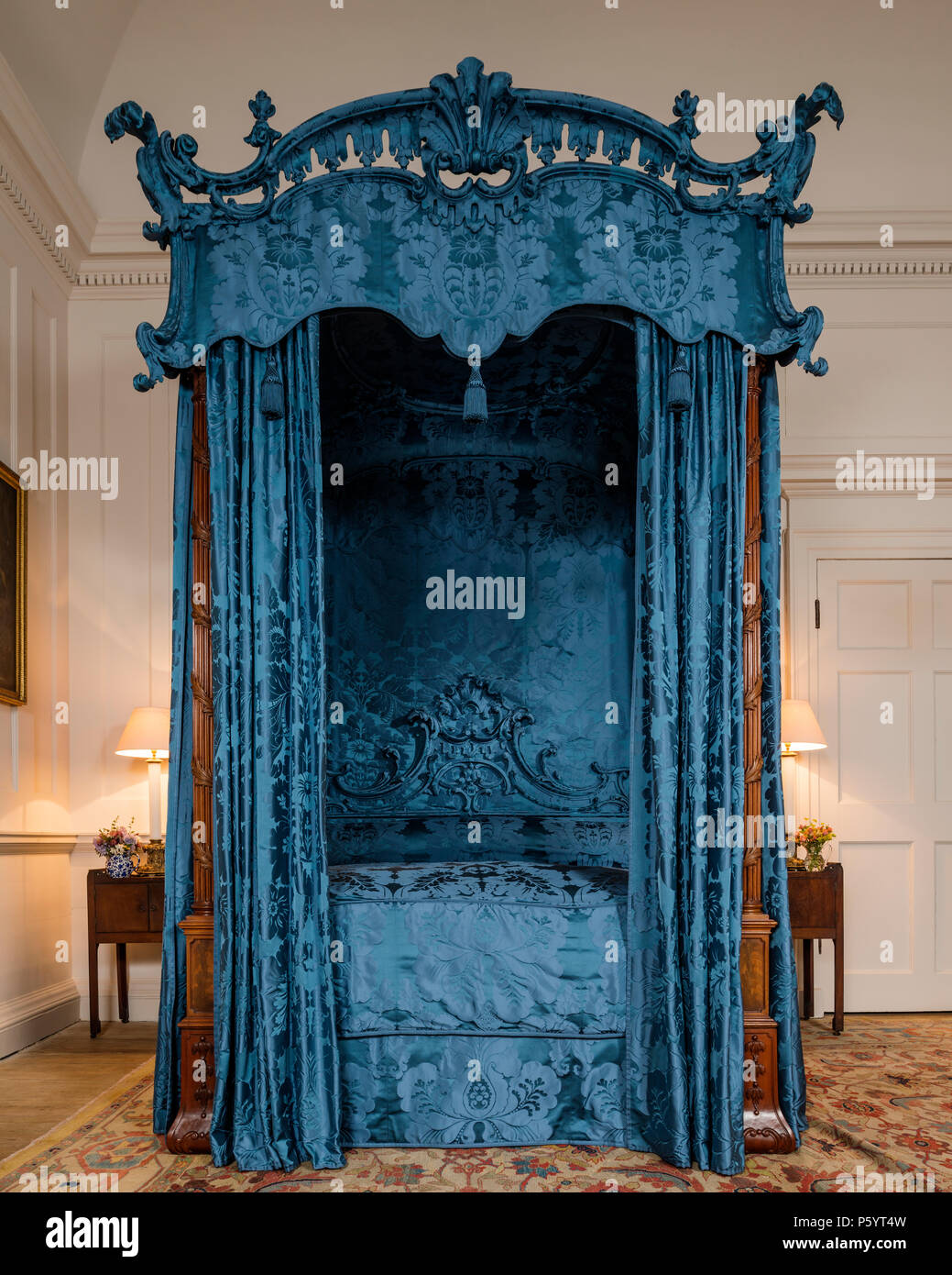 Antique four poster bed Stock Photo Alamy