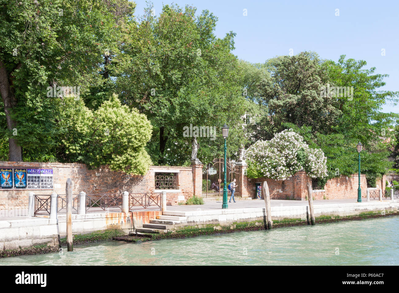 Papadopli Gardens, (Giardini Papadopoli), Rio Nova, Santa Croce, Venice, Veneto, Italy Stock Photo - Alamy