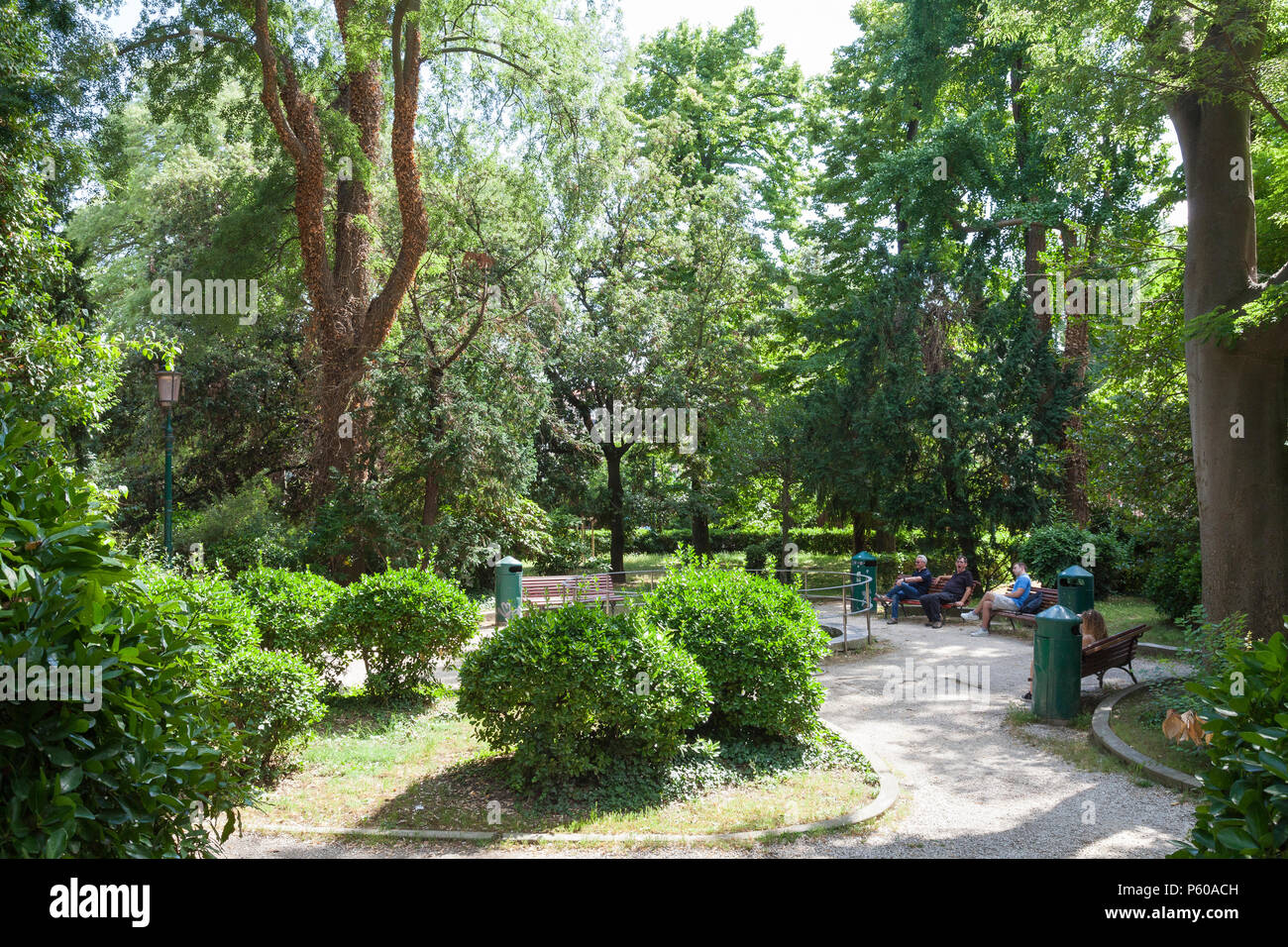 Papadopli Gardens, (Giardini Papadopoli) Santa Croce, Venice, Veneto, Italy, People relaxing at the pond in the shade of green trees Stock Photo - Alamy