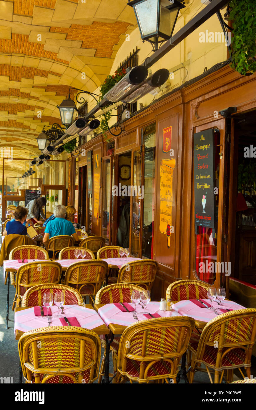 Restaurant under the arcades, Place des Vosges, Le Marais, Paris, France Stock Photo