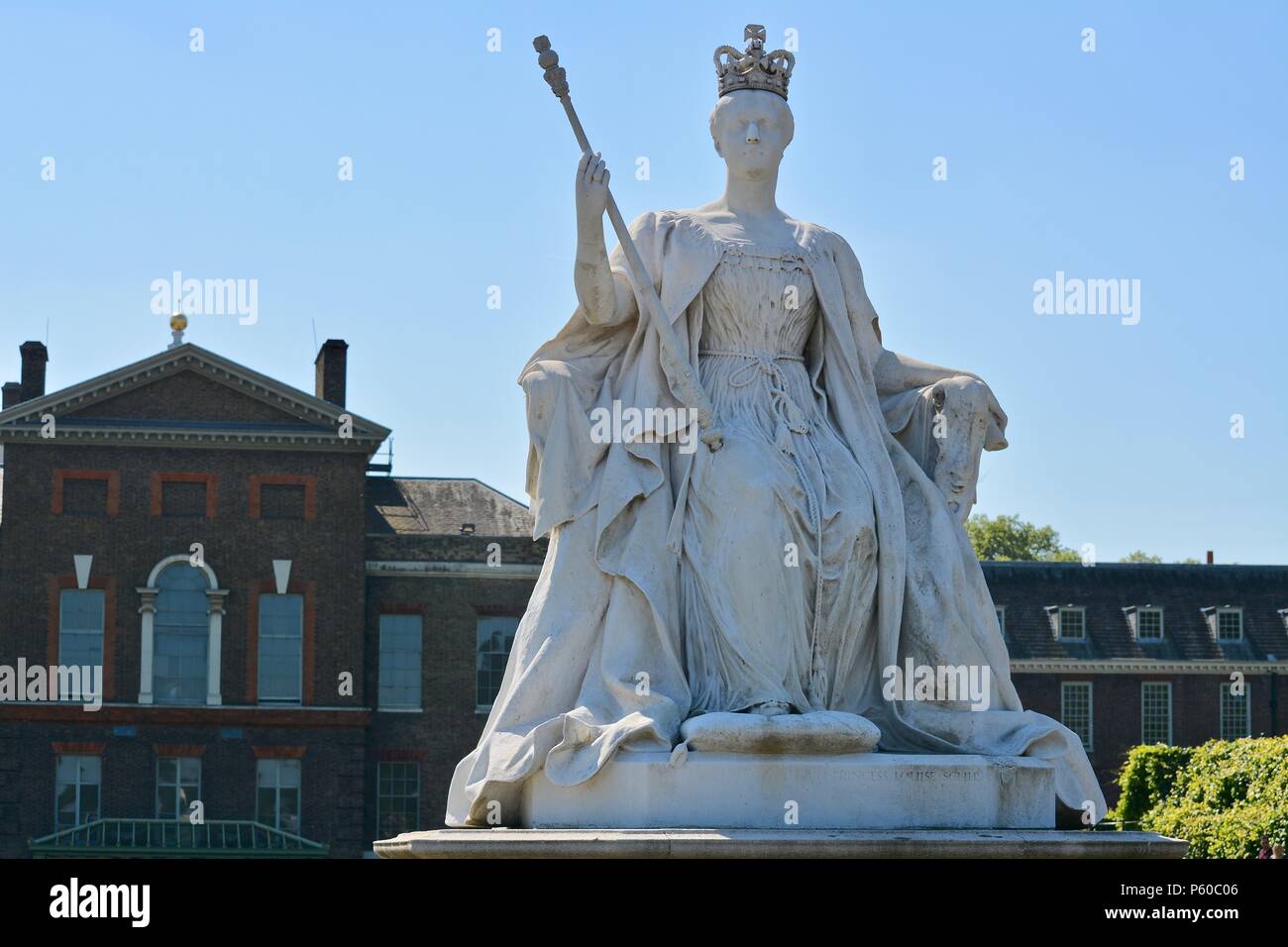 A statue of Queen Victoria in front of Kensington Palace in Kensington