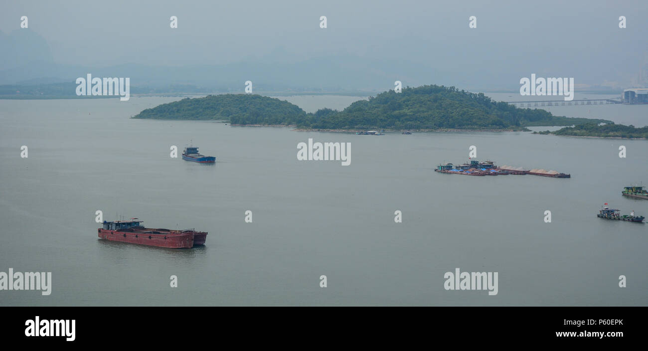 Vietnam shipping container port hi-res stock photography and images - Alamy