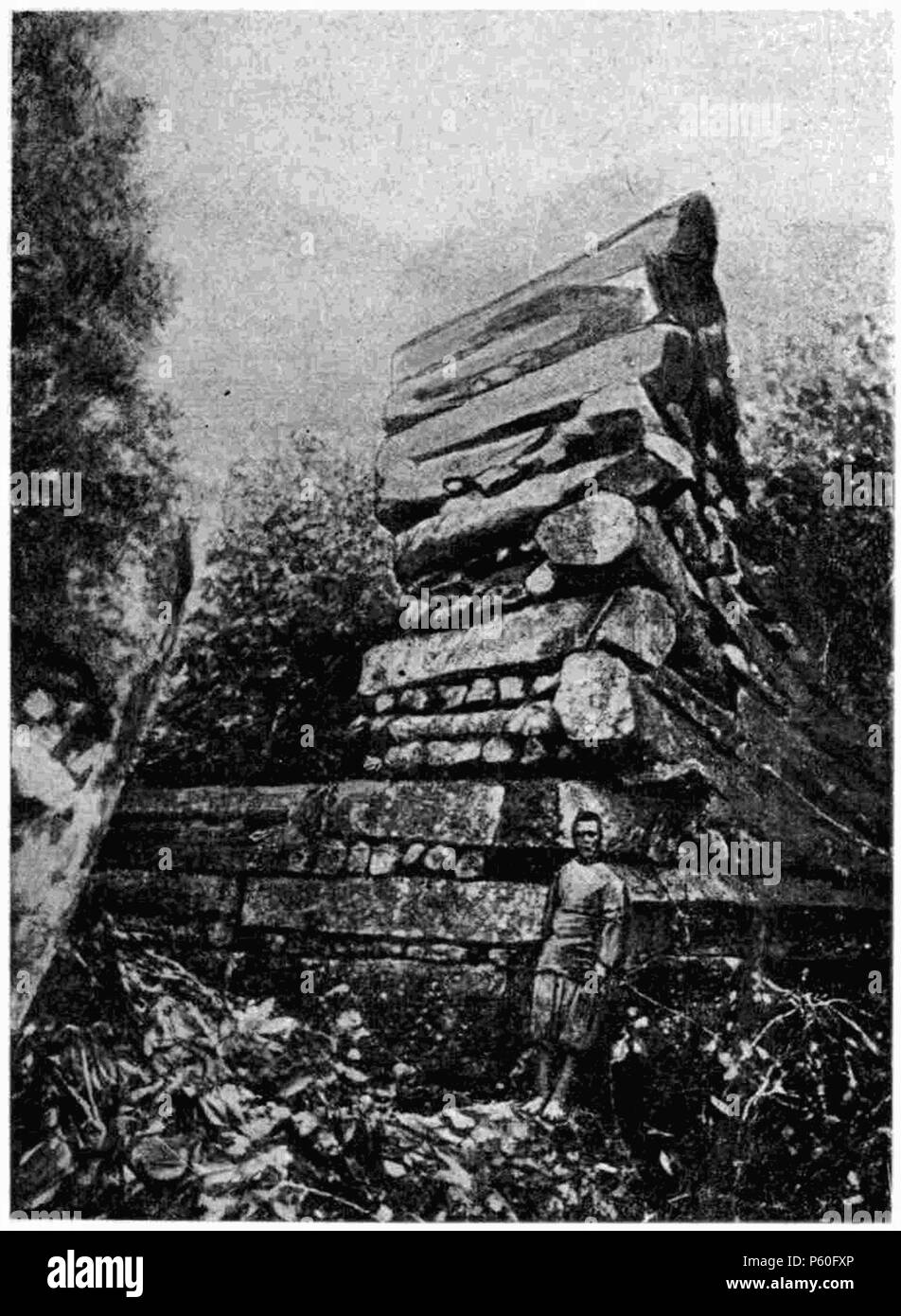 400 D194- murs cyclopéens en basalte - L1-Ch4 Stock Photo