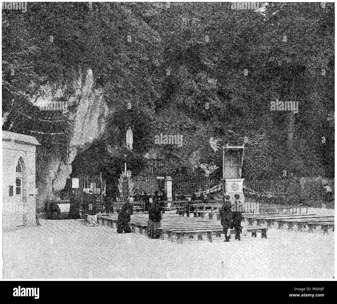 402 D416- la grotte de lourdes - Liv4-Ch03 Stock Photo