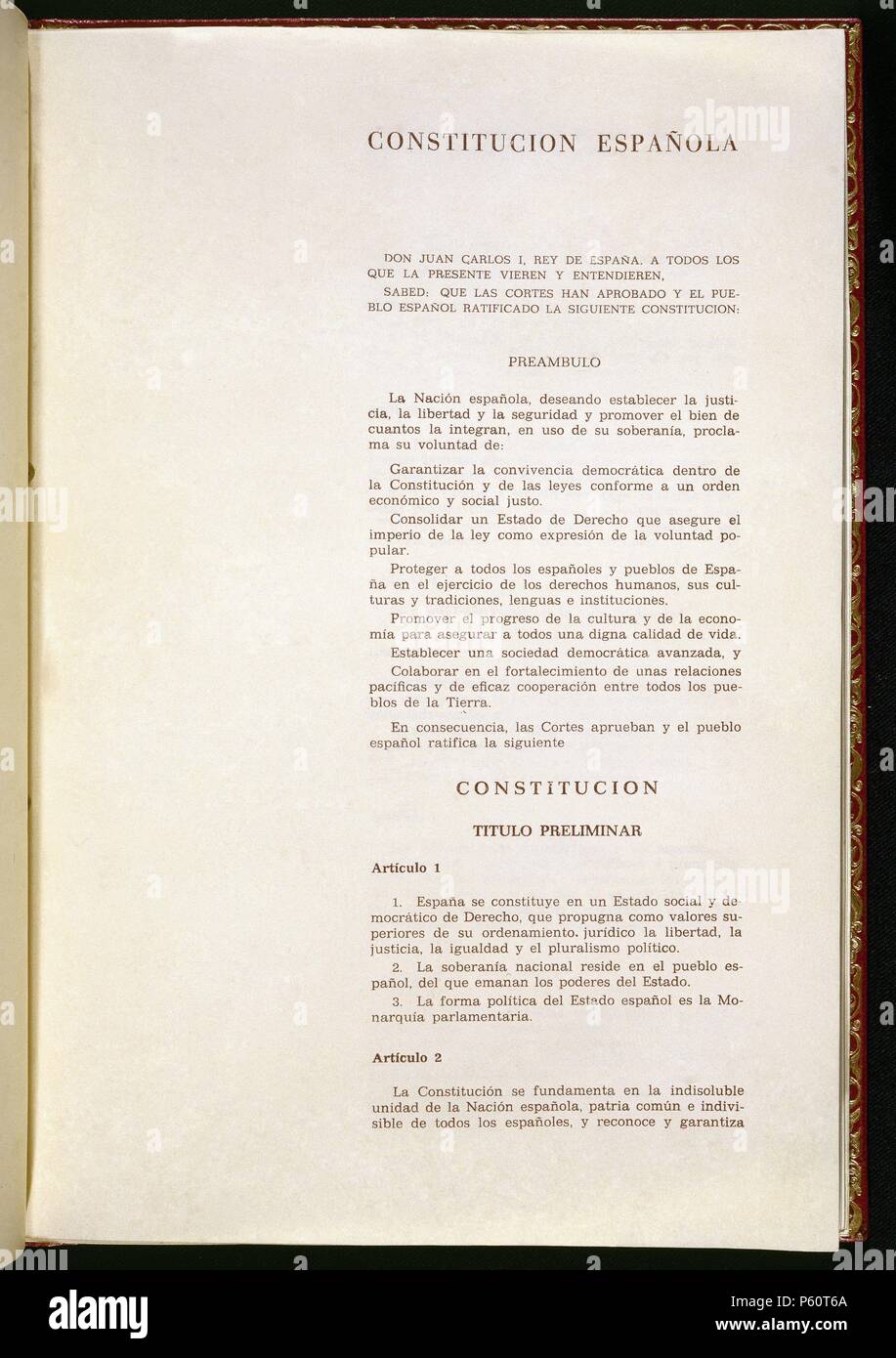 PRIMERA PAGINA DE LA CONSTITUCION ESPAÑOLA DE 1978. Location: CONGRESO DE LOS DIPUTADOS-BIBLIOTECA, MADRID, SPAIN. Stock Photo