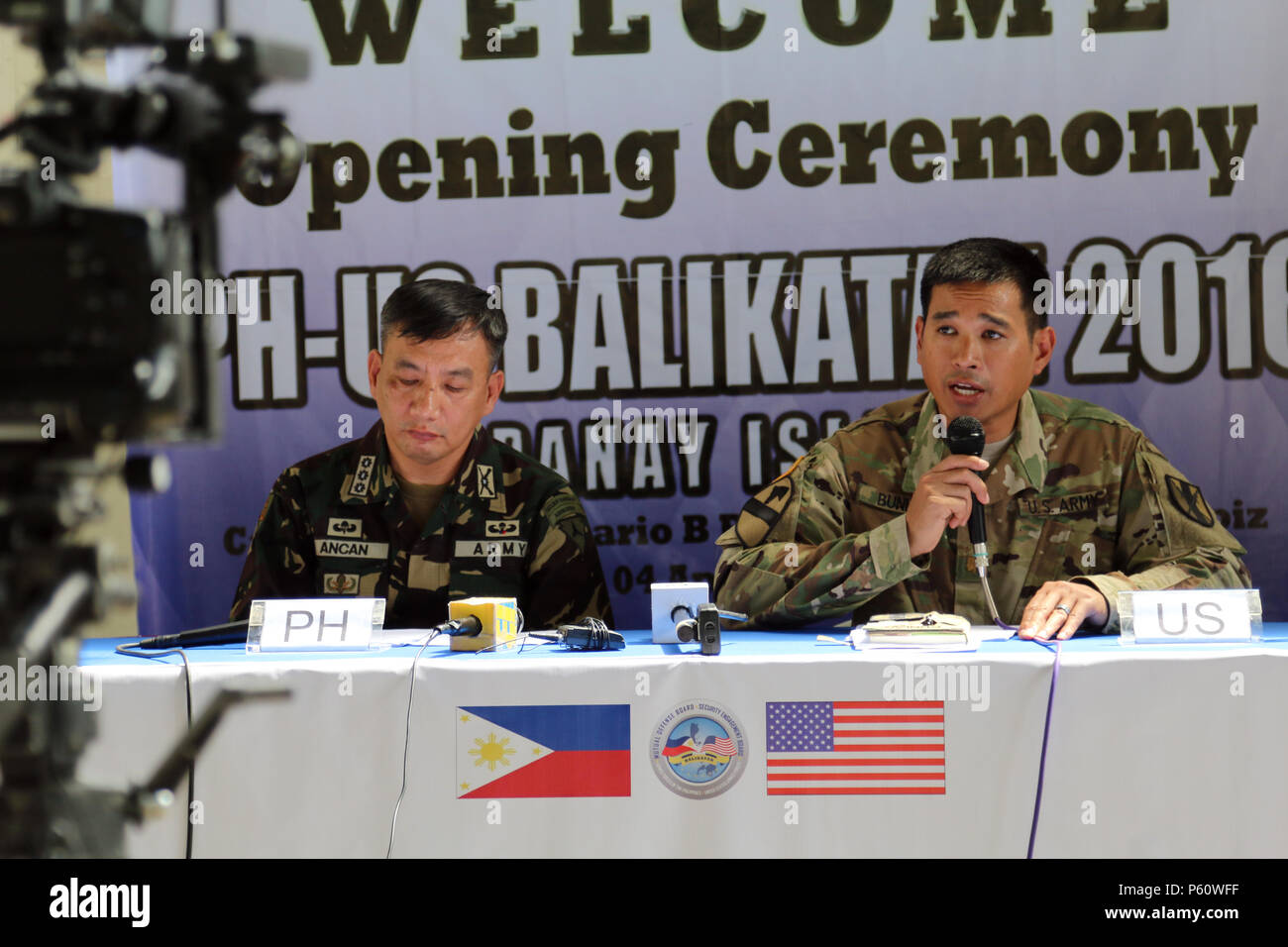 Colonel Roberto T. Ancan, chief of staff, 3rd Infantry Division, Armed Forces of the Philippines (AFP), left, and Maj. Alejandro L. Buniag, 303rd Maneuver Enhancement Brigade, 9th Mission Support Command, Combined Joint Civil Military Operation Task Force commander participate in a press conference following the opening ceremony of Exercise Balikatan 2016 at Camp Peralta, Panay, Philippines, April 4, 2016. The ceremony signified the official start of the annual bilateral exercise that will run from 4-16 April. In Panay, Balikatan 2016 will consist of medical, dental, veterinary, and engineerin Stock Photo