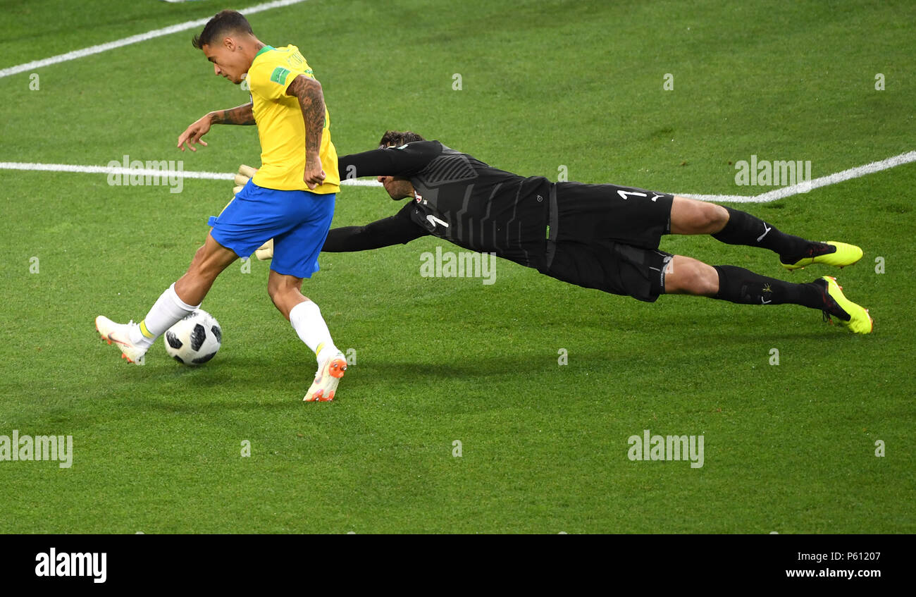 Moscow, Russia. 27th June, 2018. Goalkeeper Vladimir Stojkovic (R) of Serbia defends during the 2018 FIFA World Cup Group E match between Brazil and Serbia in Moscow, Russia, June 27, 2018. Credit: Wang Yuguo/Xinhua/Alamy Live News Stock Photo