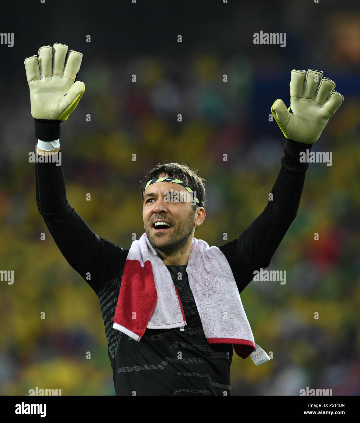 Moscow, Russia. 27th June, 2018. Goalkeeper Vladimir Stojkovic of Serbia greets the audience after the 2018 FIFA World Cup Group E match between Brazil and Serbia in Moscow, Russia, June 27, 2018. Brazil won 2-0 and advanced to the round of 16. Credit: Du Yu/Xinhua/Alamy Live News Stock Photo
