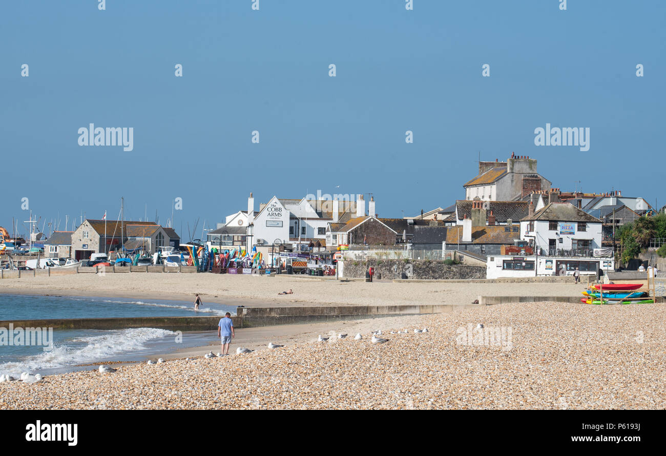 Lyme Regis, Dorset, UK. 28th June 2018. UK Weather Hot and sunny in