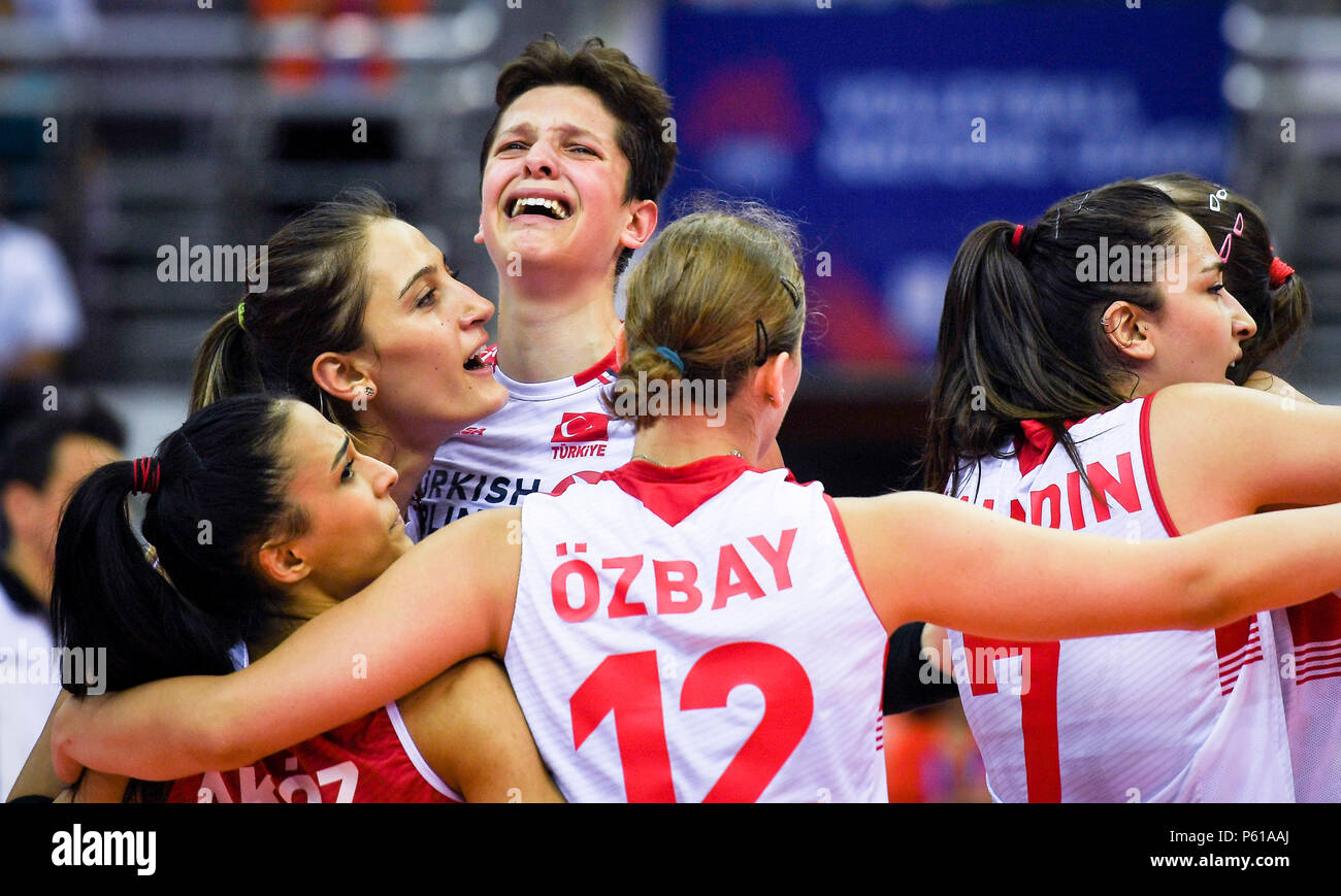 https://c8.alamy.com/comp/P61AAJ/180628-nanjing-june-28-2018-xinhua-ebrar-karakurt-top-of-turkey-celebrates-after-the-pool-b-match-between-turkey-and-serbia-at-the-2018-fivb-volleyball-nations-league-womens-finals-in-nanjing-capital-of-east-chinas-jiangsu-province-june-28-2018-turkey-won-3-2-xinhuali-xiang-P61AAJ.jpg