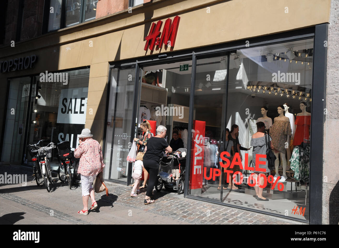 Copenhagen, Denmark. 28th Jun, 2018. Summer sale at Swedish retail stoe H&M  on stroeget in Copenhagen. Credit: Francis Joseph Dean / Deanpictures/Alamy  Live News Stock Photo - Alamy