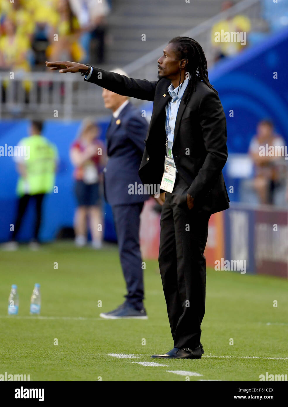 Samara, Russia. 28th June, 2018. Head coach Aliou Cisse of Senegal gives instructions to players during the 2018 FIFA World Cup Group H match between Colombia and Senegal in Samara, Russia, June 28, 2018. Credit: Chen Cheng/Xinhua/Alamy Live News Stock Photo