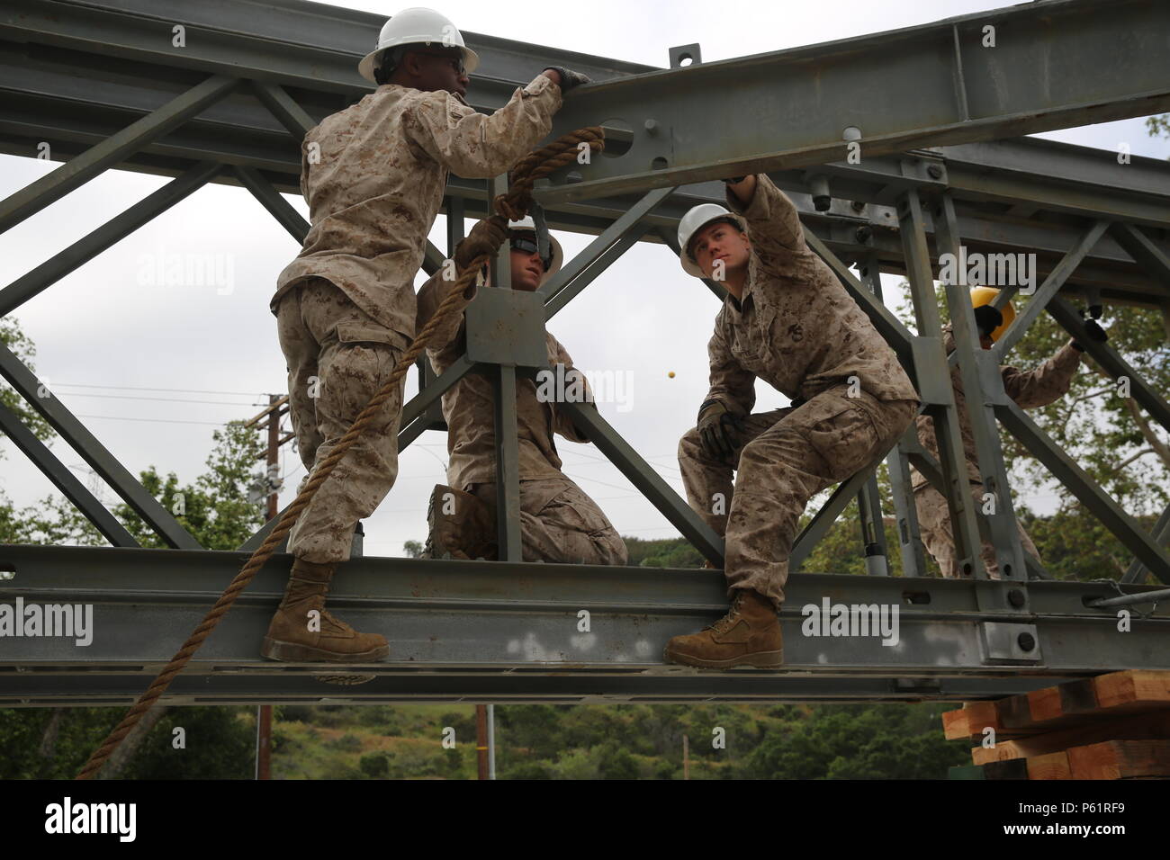 MARINE CORPS BASE CAMP PENDLETON, Calif. Combat engineers with 7th