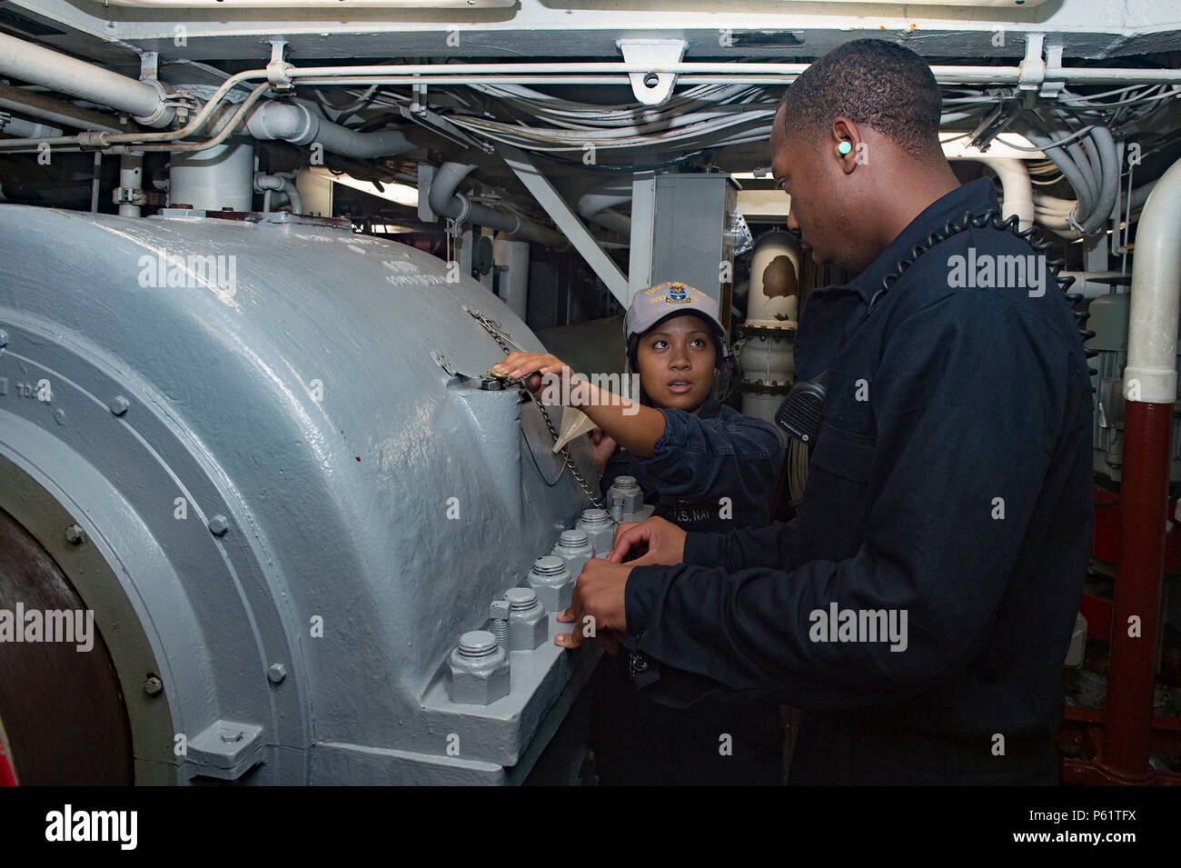 160412-N-MD297-023 PACIFIC OCEAN (April 13, 2016) Gas Turbine Systems Technician (Electrical) 3rd Class Jasmine Almazan gives line shaft training to Gas Turbine Systems Technician (Mechanical) Fireman Keenen Torbert during an engineering training team (ETT) drill aboard the Arleigh Burke-class guided-missile destroyer USS Lassen (DDG 82). Lassen is currently underway in support of Operation Martillo, a joint operation with the U.S. Coast Guard and partner nations within the 4th Fleet area of responsibility. Operation Martillo is being led by Joint Interagency Task Force South, in support of U. Stock Photo