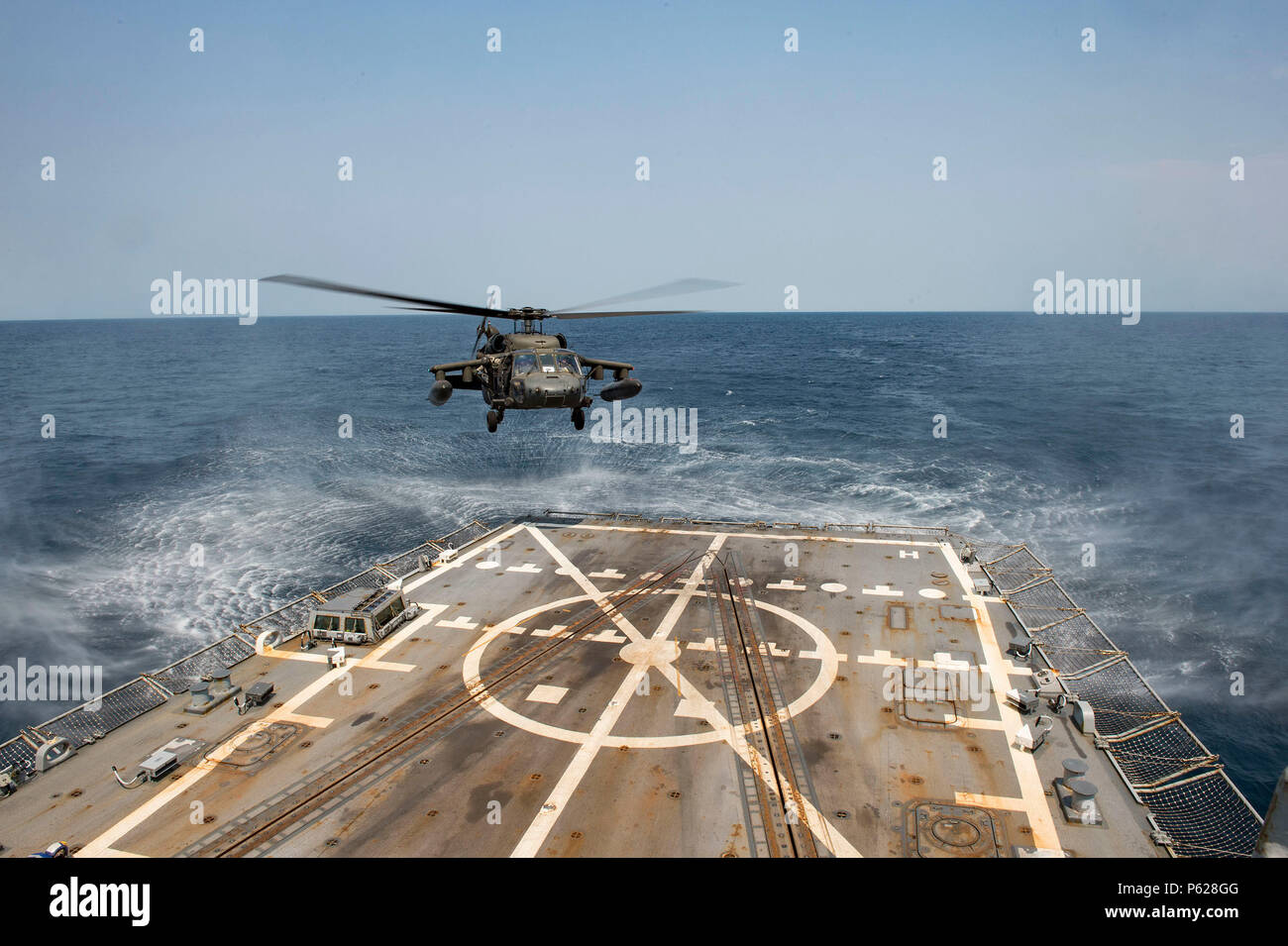 160414-N-MD297-041 PACIFIC OCEAN (April 14, 2016) An Army UH-60 Blackhawk helicopter from the 1st Battalion, 228th Aviation Regiment lands on the flight deck aboard the Arleigh Burke-class guided-missile destroyer USS Lassen (DDG 82) while conducting deck landing qualifications (DLQs). Lassen is currently underway in support of Operation Martillo, a joint operation with the U.S. Coast Guard and partner nations within the 4th Fleet area of responsibility. Operation Martillo is being led by Joint Interagency Task Force South, in support of U.S. Southern Command. (U.S. Navy photo by Mass Communic Stock Photo
