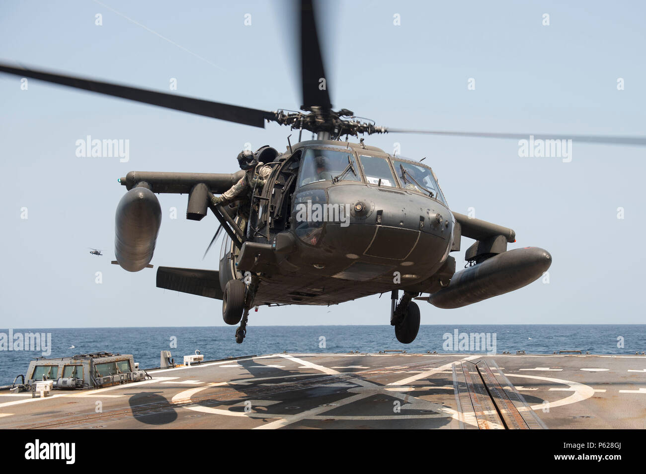 160414-N-MD297-072 PACIFIC OCEAN (April 14, 2016) An Army UH-60 Blackhawk helicopter from the 1st Battalion, 228th Aviation Regiment lands on the flight deck aboard the Arleigh Burke-class guided-missile destroyer USS Lassen (DDG 82) while conducting deck landing qualifications (DLQs). Lassen is currently underway in support of Operation Martillo, a joint operation with the U.S. Coast Guard and partner nations within the 4th Fleet area of responsibility. Operation Martillo is being led by Joint Interagency Task Force South, in support of U.S. Southern Command. (U.S. Navy photo by Mass Communic Stock Photo