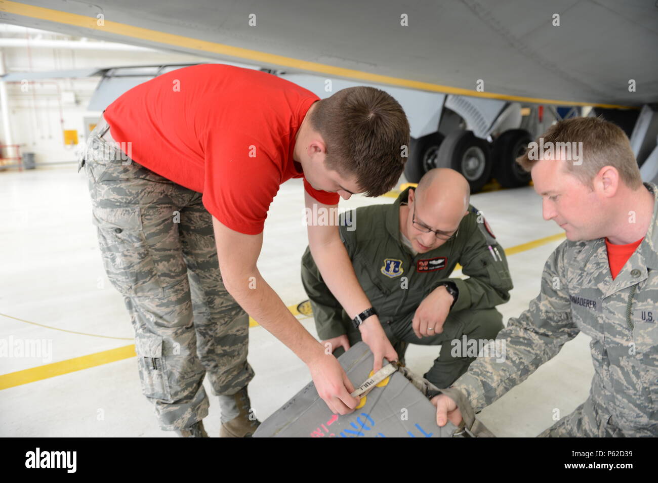 Aircraft evacuation slide hi-res stock photography and images - Alamy