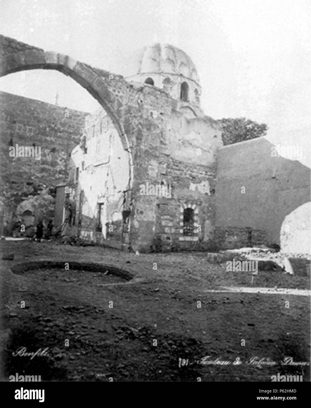 N/A. English: Saladin's Mausoleum in Damascus. Français : Tombeau de Saladin à Damas. :        . between 1831 and 1885.   Félix Bonfils  (1831–1885)     Alternative names Maison Bonfils, F. Bonfils et Cie (studio name)  Description French photographer  Date of birth/death 8 March 1831 1885  Location of birth/death Saint-Hippolyte-du-Fort, France Alès, France  Work period especially from 1867 to his death (1885)  Work location Ottoman Empire, Lebanon, Syria and Palestine  Authority control  : Q2915801 VIAF:54136350 ISNI:0000 0001 2133 3451 ULAN:500016696 LCCN:n87127847 Open Library:OL6397443A W Stock Photo