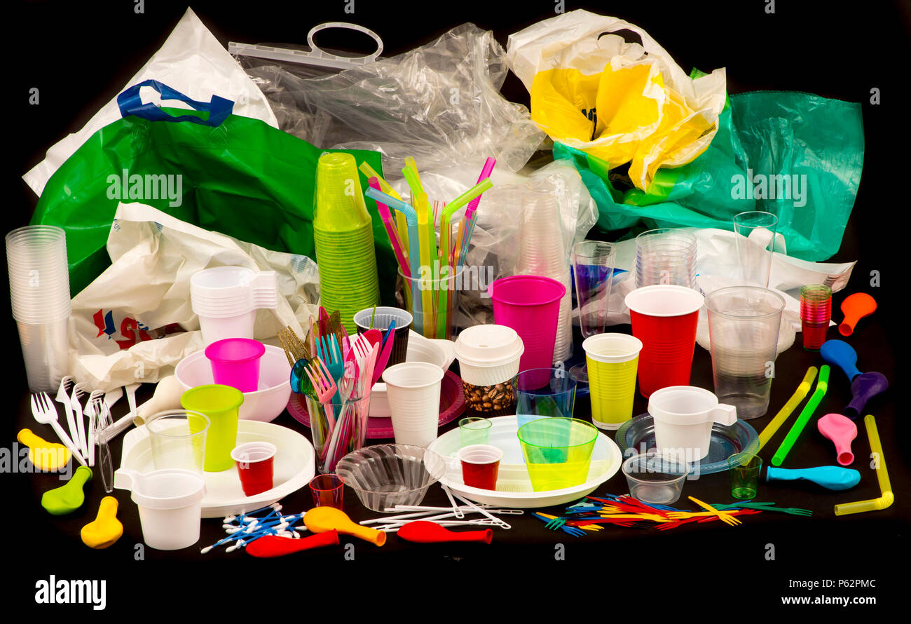Disposable tableware, plastic utensils, plastic cups, cutlery, plastic