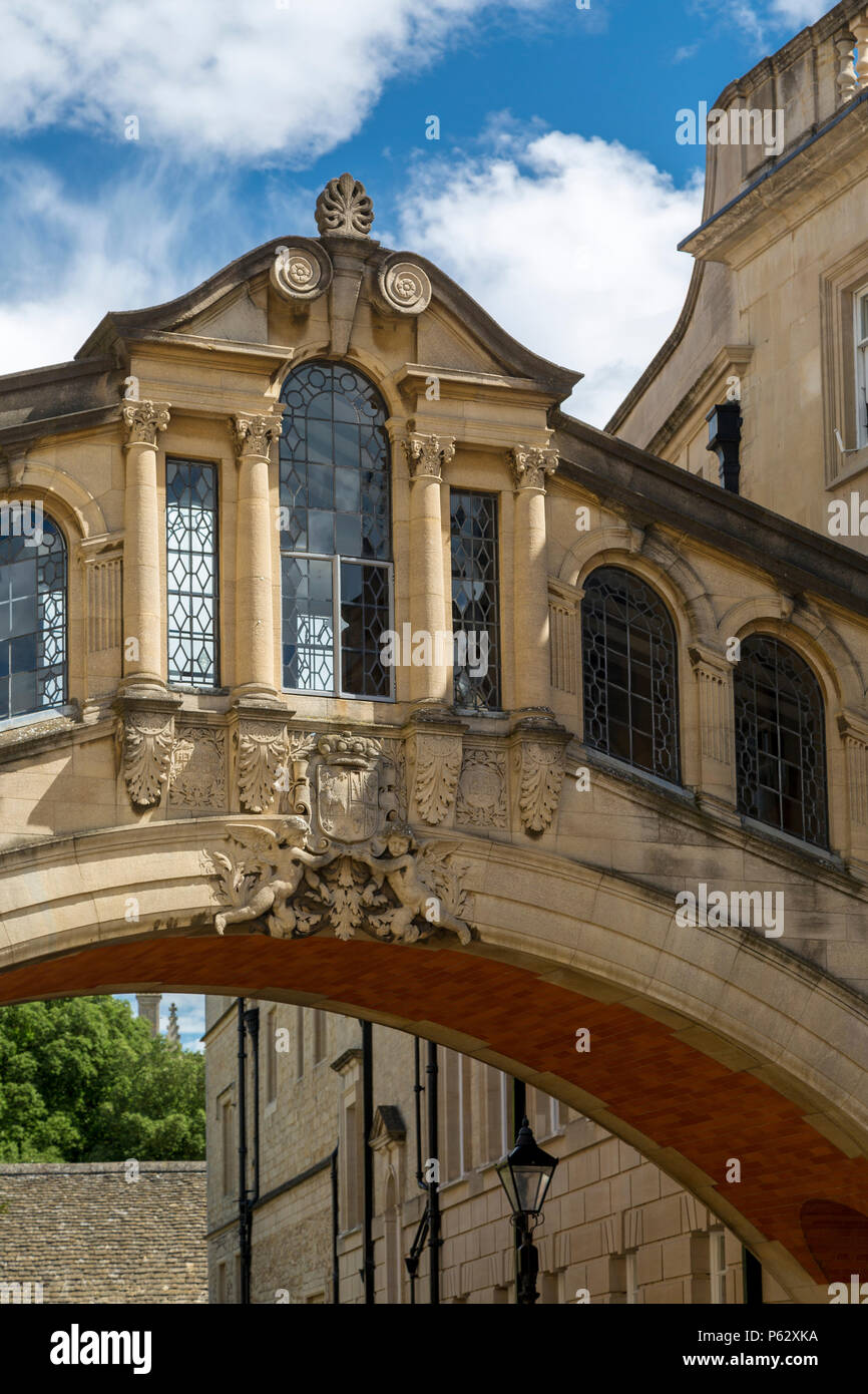 'Bridge of Sighs' walkway connecting two buildings of Hertford College over New College Lane, Oxford, Oxfordshire, England Stock Photo