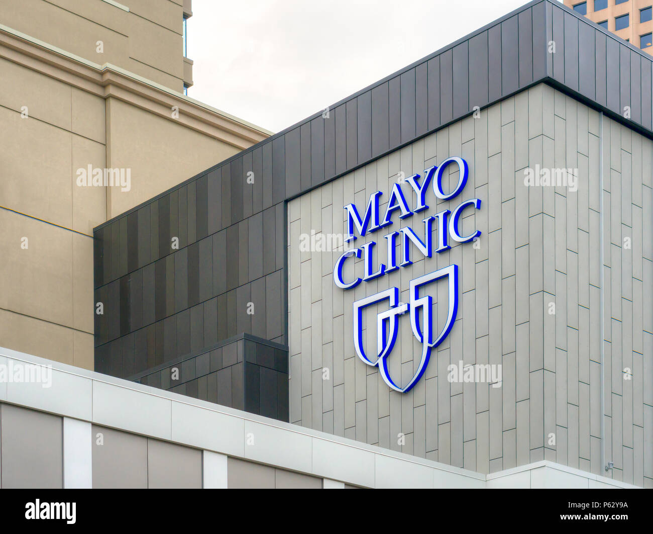 MINNEAPOLIS, MN/USA - MAY 23, 2016: Mayo Clinic entrance and sign. Stock Photo