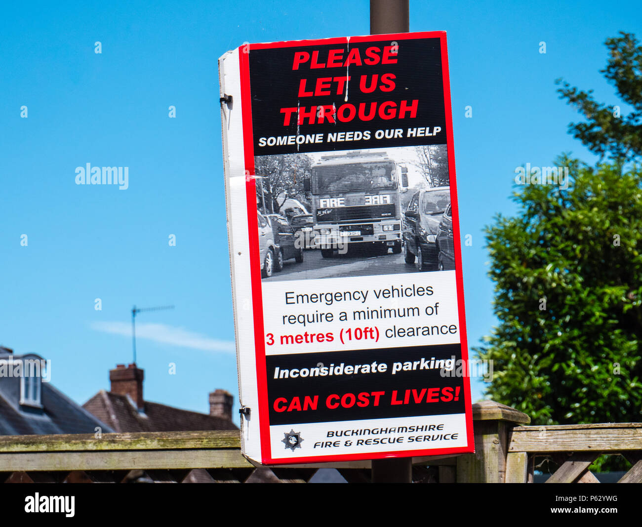 Emergency Vehicle Access Sign, Marlow, Buckinghamshire, England, UK, GB. Stock Photo
