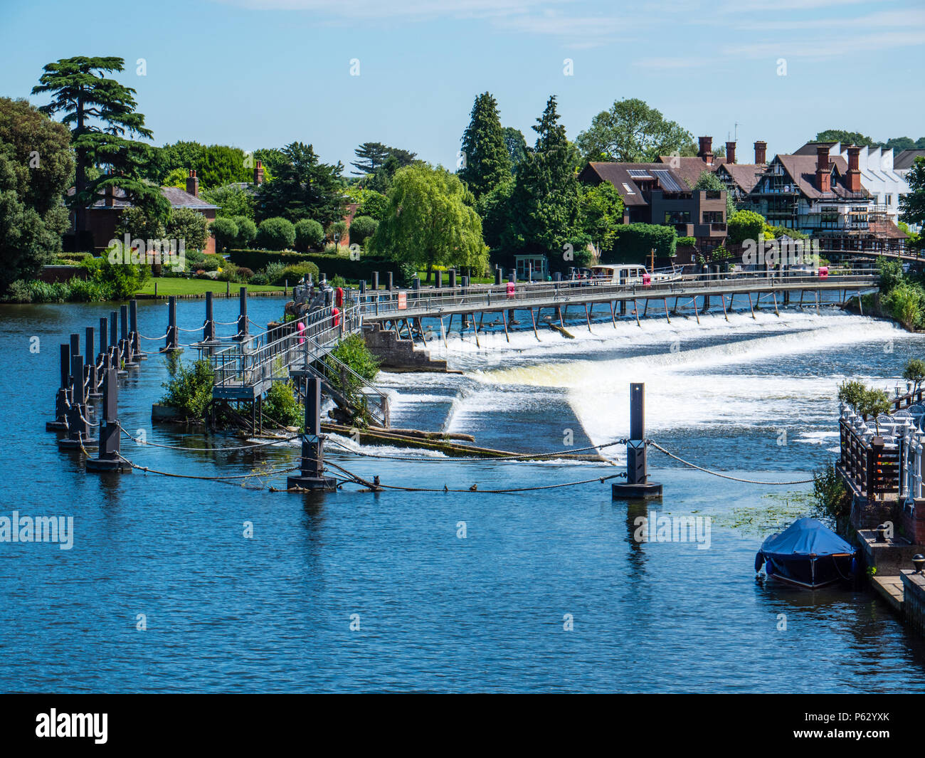 Weir, River Thames, at Marlow Lock, Marlow, Buckinghamshire, England, UK, GB. Stock Photo