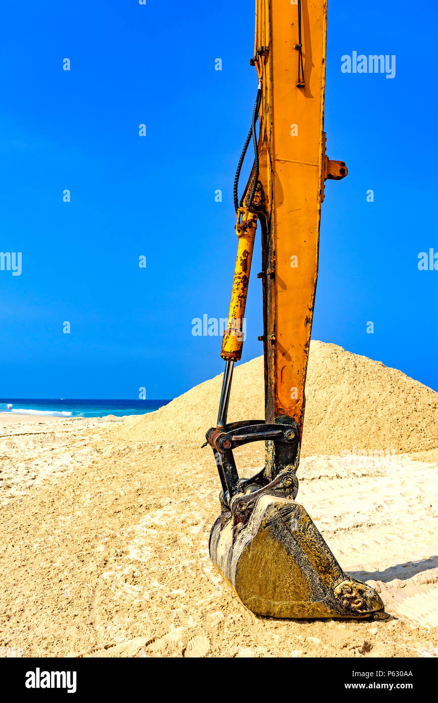 Excavator bulldozer beach hi-res stock photography and images - Alamy