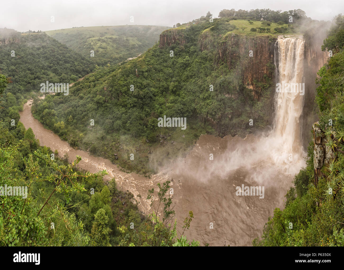 The flooded Umgeni River plunges 95 m down the Howick Falls, in Howick, in the Kwazulu-Natal Midlands Meander Stock Photo