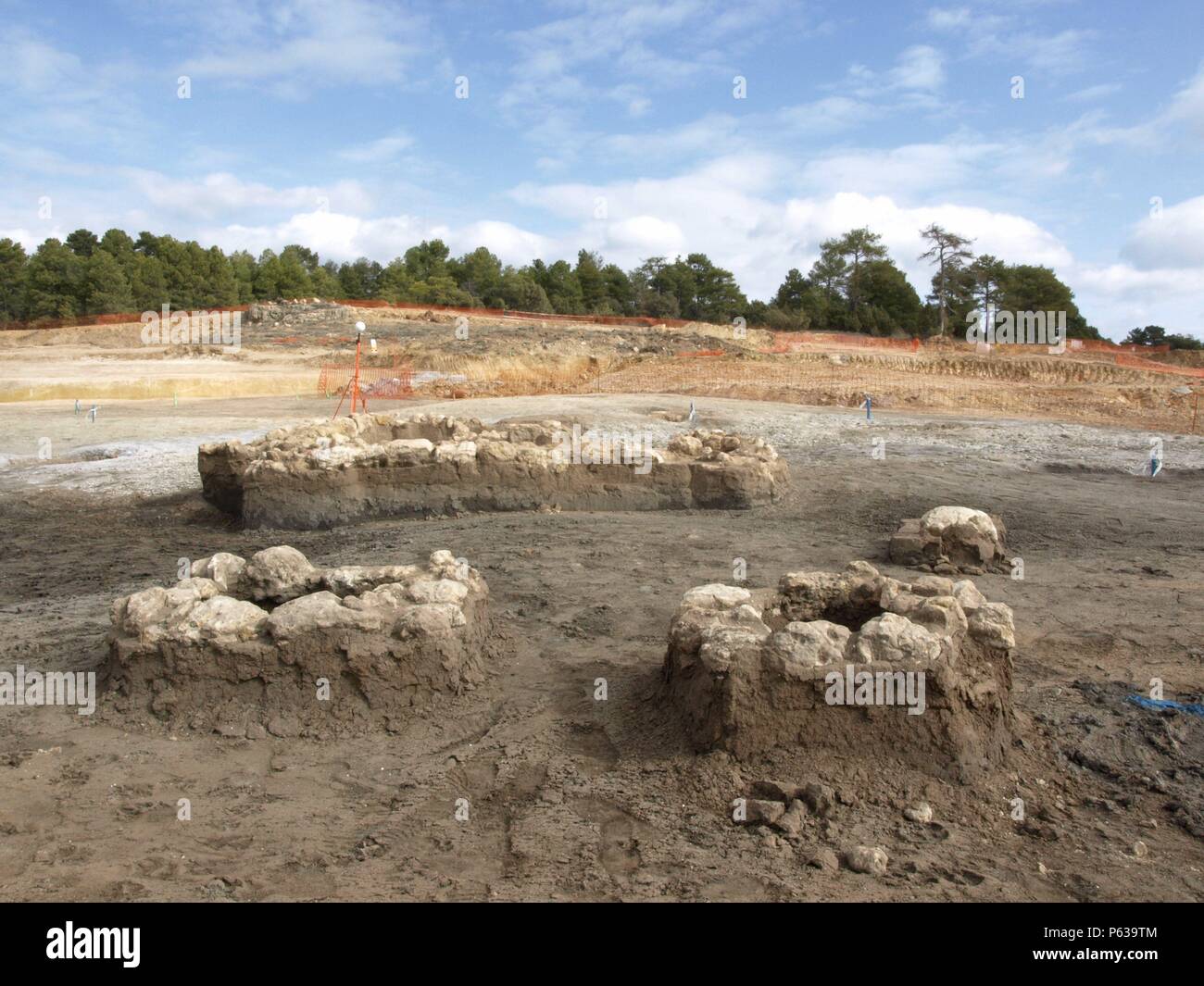 EXCAVACION EN EL YACIMIENTO IBERICO DE LOS CANONIGOS. TUMBAS IBERICAS. ESCANEO DE LA ZONA. . YACIMIENTO AFECTADO POR LA TRAZA DEL AVE MADRID-ALICANTE. Stock Photo